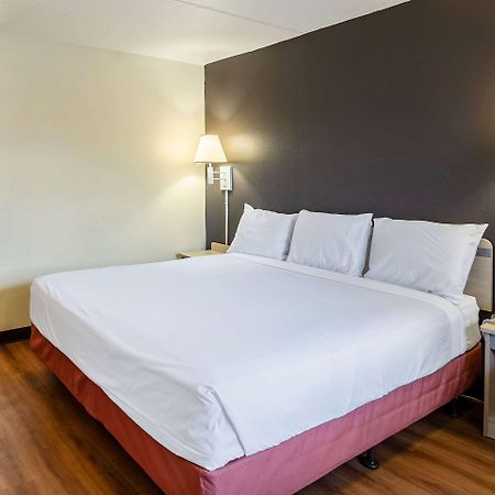 Rodeway Inn Дъбюк Екстериор снимка