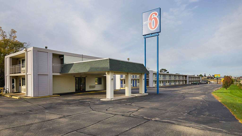 Rodeway Inn Дъбюк Екстериор снимка